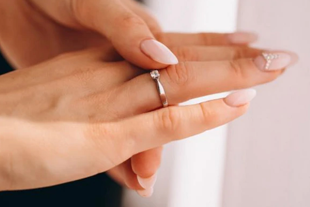 Το δαχτυλίδι σου πάει μεγάλο; Αλλάζει πραγματικά το μέγεθος των δαχτύλων με την απώλεια βάρους;
