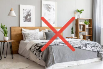 Αποχαιρέτα το κρεβάτι στο κέντρο: πώς να αξιοποιήσετε στο έπακρο ένα μικρό υπνοδωμάτιο