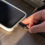 Η Apple και η Samsung ρωτήθηκαν αν μπορείτε να φορτίζετε το τηλέφωνό σας συνέχεια: ένας παλιός μύθος καταρρίπτεται