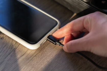 Η Apple και η Samsung ρωτήθηκαν αν μπορείτε να φορτίζετε το τηλέφωνό σας συνέχεια: ένας παλιός μύθος καταρρίπτεται