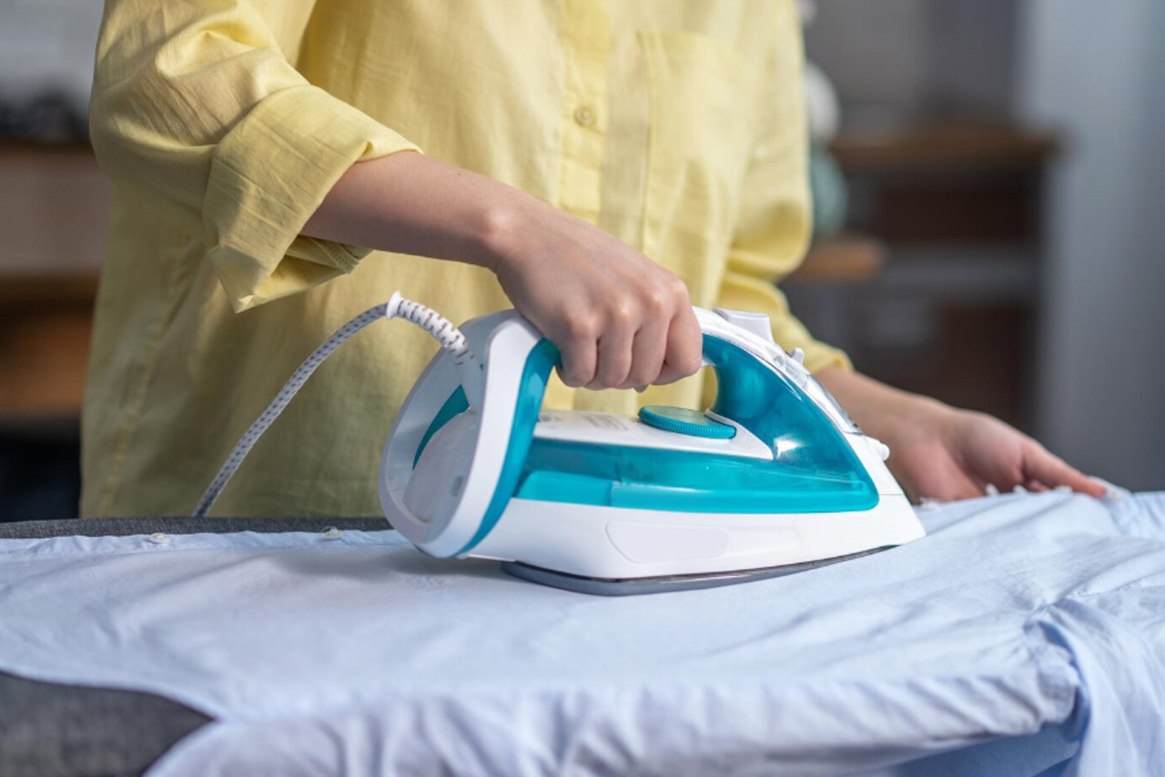 Σιδερώστρα σαν καινούργια: πώς θα κρατήσει χρόνια χωρίς να φθείρεται