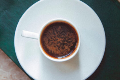 Πίνεις καφέ και έχεις πίεση; Τι λένε οι ειδικοί