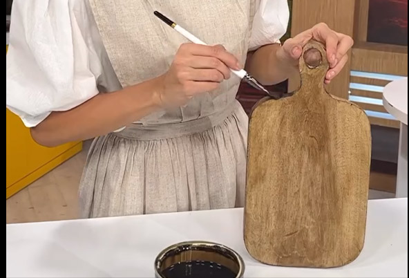 DIY κατασκευή: Το πιο πρωτότυπο καλάθι φτιάχνεται με ξύλα κοπής και σύρμα 3 DIY κατασκευή: Το πιο πρωτότυπο καλάθι φτιάχνεται με ξύλα κοπής και σύρμα