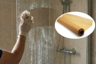 Ελάχιστοι άνθρωποι το γνωρίζουν: καθάρισε το τζάμι του ντους με χαρτί ψησίματος