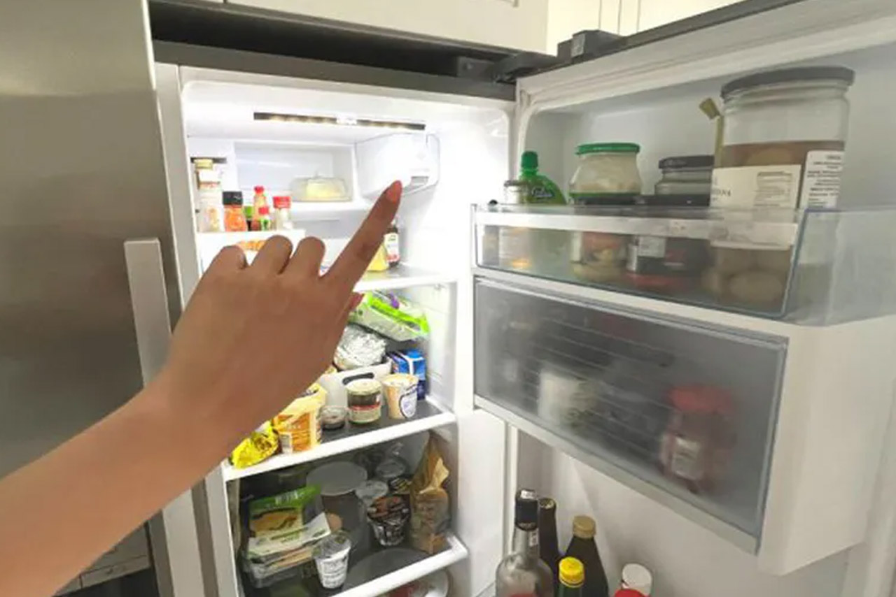 Αν λείπεις μέρες από το σπίτι, αυτή η ρύθμιση στο ψυγείο σου εξοικονομεί ρεύμα