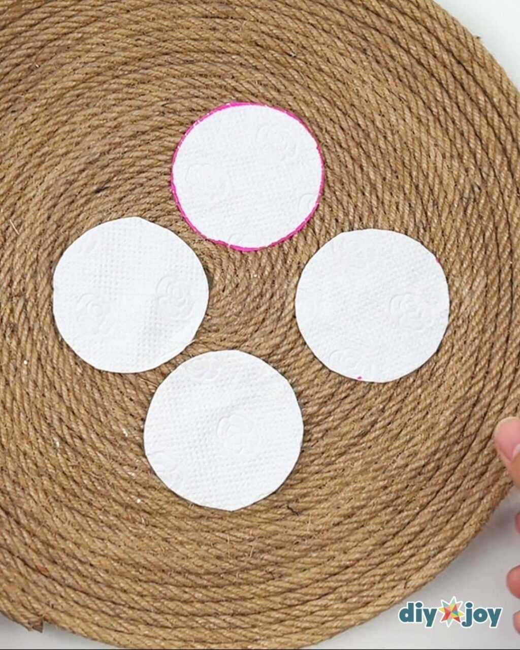 Το πιο ιδιαίτερο DIY: Λουλούδια από χαρτί υγείας και το κόλπο με το ποτήρι 5 Το πιο ιδιαίτερο DIY: Λουλούδια από χαρτί υγείας και το κόλπο με το ποτήρι