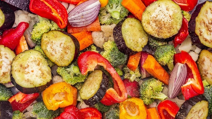 Ψητά λαχανικά σε μαρινάδα σκόρδου: συνταγή για ένα υγιεινό πιάτο