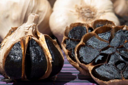 Μαύρο Σκόρδο: το ήπιο, αντιοξειδωτικό τρόφιμο που κερδίζει υψηλές θέσεις στο υγιεινό μαγείρεμα