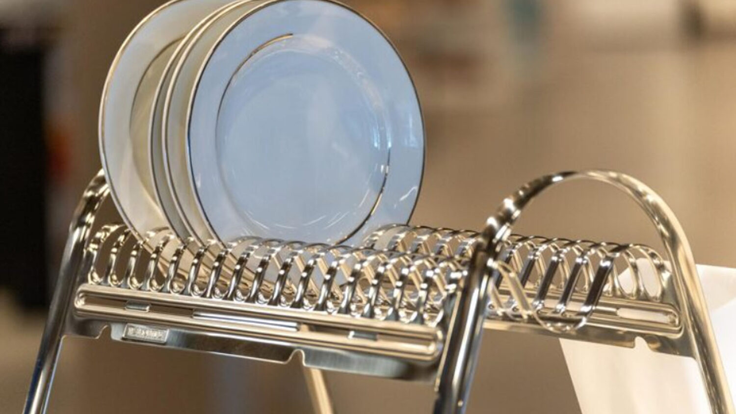 Λίγοι το γνωρίζουν: Τα σκεύη που όλοι βάζουμε στο πλυντήριο πιάτων ενώ απαγορεύεται