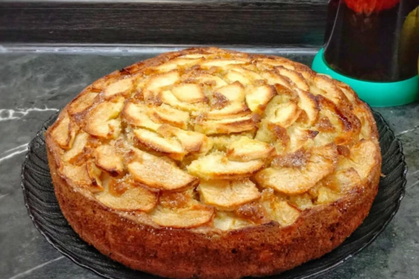 Μόνο μήλα και αλεύρι – η μηλόπιτα των 5 λεπτών που θα αγαπήσεις