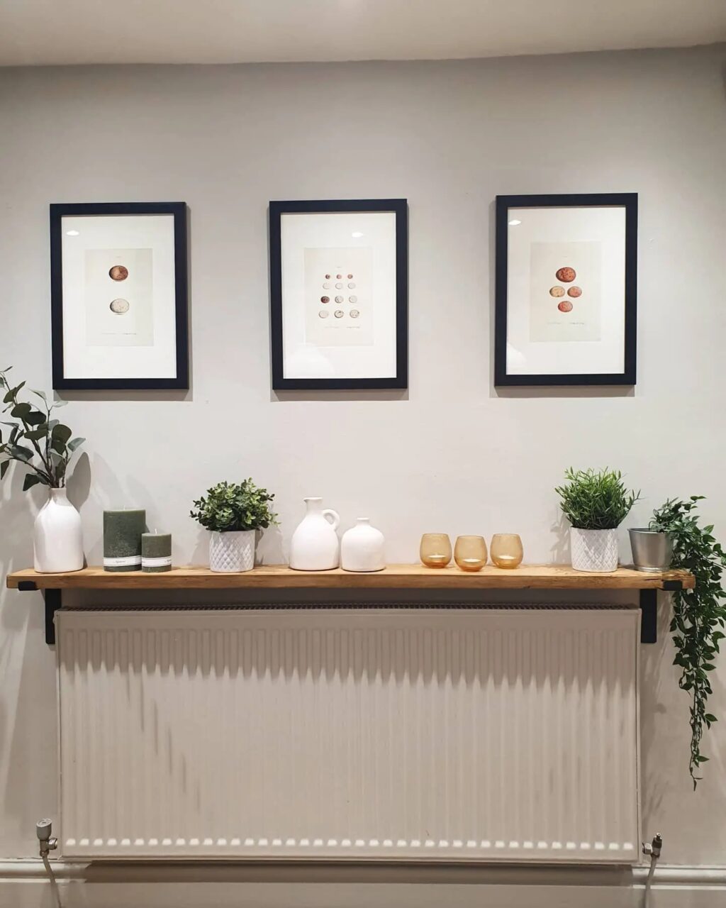 Ράφια πάνω από το καλοριφέρ: Πρακτικές ιδέες για να μην χάνεις ούτε πόντο για αποθήκευση 19 Ράφια πάνω από το καλοριφέρ: Πρακτικές ιδέες για να μην χάνεις ούτε πόντο για αποθήκευση