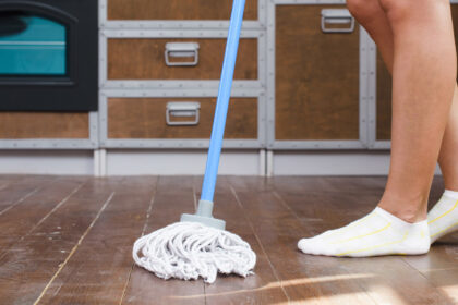 Το μυστικό της τέλειας καθαριότητας από νοικοκυρές: Το νερό που πρέπει να χρησιμοποιείς