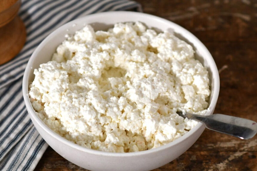 Τυρί cottage σε μόλις 30 λεπτά στο σπίτι: η τέλεια συνταγή