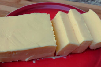 Σπιτικό βούτυρο σε 10 λεπτά με 1 υλικό: Πιο νόστιμο από του εμπορίου