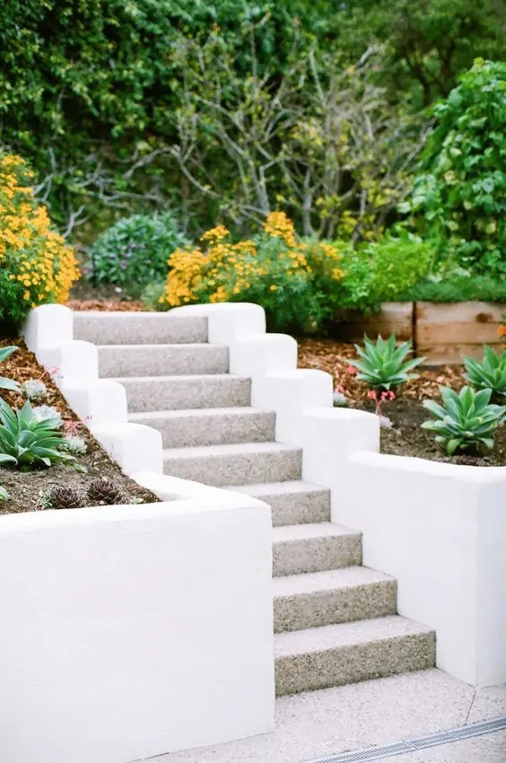 Τσιμεντένια σκαλιά κήπου: Πλεονεκτήματα, μειονεκτήματα και 25 μοντέρνες ιδέες 23 Τσιμεντένια σκαλιά κήπου: Πλεονεκτήματα, μειονεκτήματα και 25 μοντέρνες ιδέες