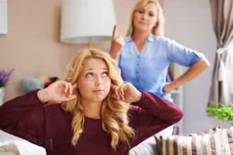 Η σχέση μητέρας - κόρης δεν πρέπει να πονά: 5 σημάδια τοξικότητας