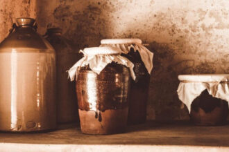 Απαλλαγείτε από την υγρασία στο υπόγειο, την αποθήκη, το κελάρι για τα καλά: ο φθηνός και εύκολος τρόπος