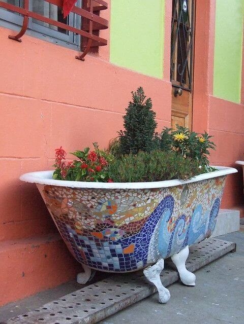 20 κατασκευές κήπου με παλιές μπανιέρες 19 20 κατασκευές κήπου με παλιές μπανιέρες