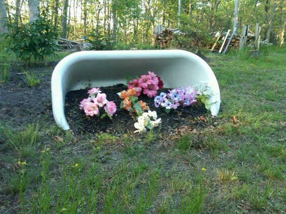 20 κατασκευές κήπου με παλιές μπανιέρες 9 20 κατασκευές κήπου με παλιές μπανιέρες