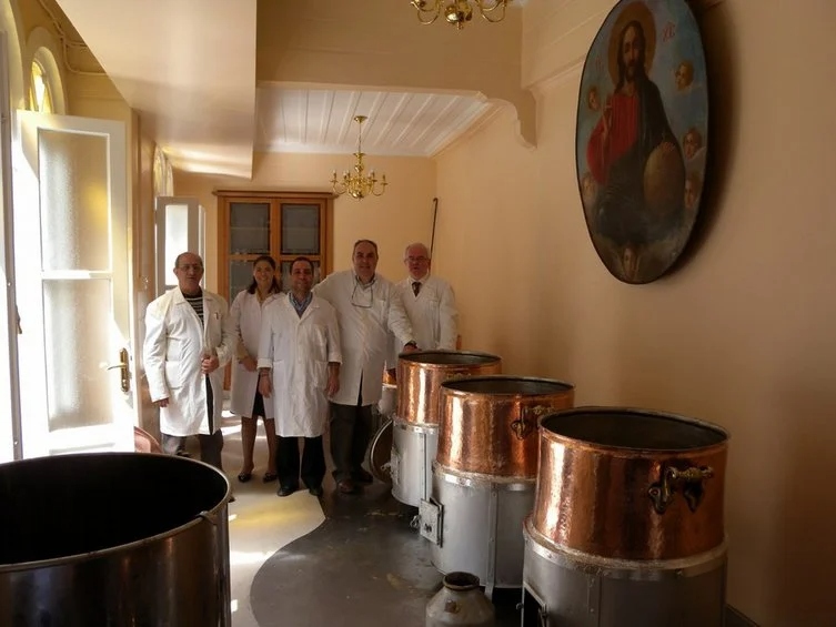 Άγιο Μύρο: Φτιάχνεται κάθε 10 χρόνια με 57 σπάνια υλικά 2 Άγιο Μύρο: Φτιάχνεται κάθε 10 χρόνια με 57 σπάνια υλικά