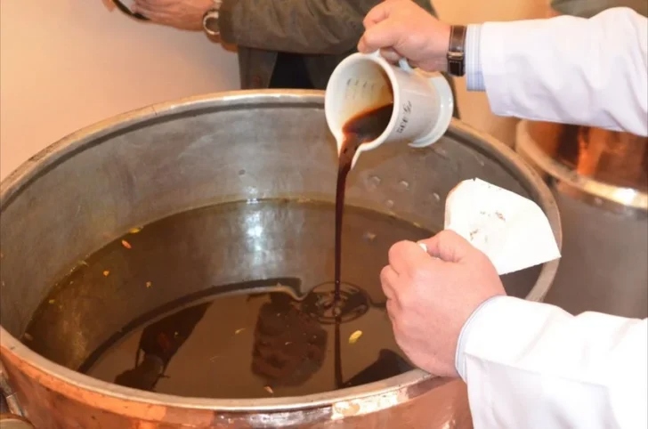 Άγιο Μύρο: Φτιάχνεται κάθε 10 χρόνια με 57 σπάνια υλικά 3 Άγιο Μύρο: Φτιάχνεται κάθε 10 χρόνια με 57 σπάνια υλικά