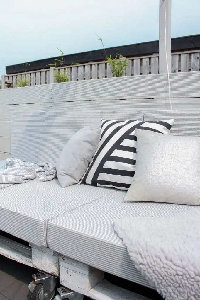 Παλέτες στον κήπο: Διακοσμήστε με αυτές τις 43 Ιδέες χωρίς πολλά χρήματα αλλά με πολύ γούστο 30 Παλέτες στον κήπο: Διακοσμήστε με αυτές τις 43 Ιδέες χωρίς πολλά χρήματα αλλά με πολύ γούστο