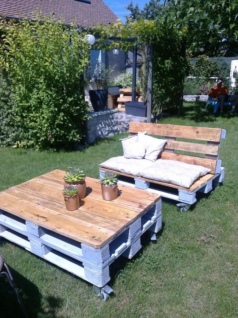 Παλέτες στον κήπο: Διακοσμήστε με αυτές τις 43 Ιδέες χωρίς πολλά χρήματα αλλά με πολύ γούστο 17 Παλέτες στον κήπο: Διακοσμήστε με αυτές τις 43 Ιδέες χωρίς πολλά χρήματα αλλά με πολύ γούστο