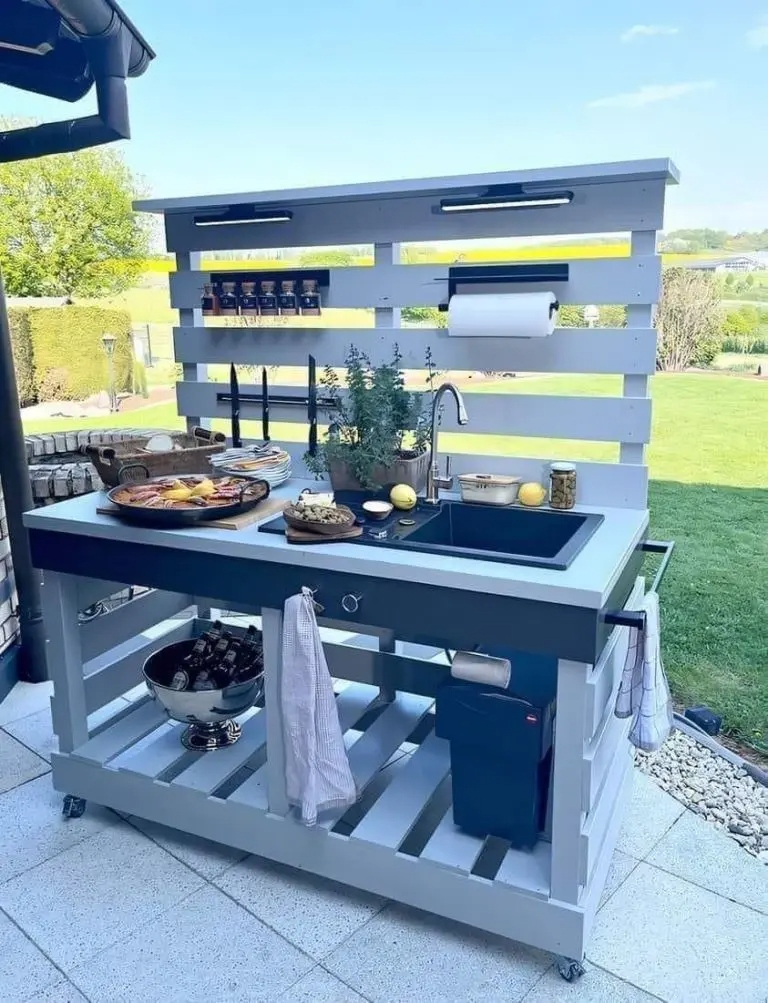 Παλέτες στον κήπο: Διακοσμήστε με αυτές τις 43 Ιδέες χωρίς πολλά χρήματα αλλά με πολύ γούστο 9 Παλέτες στον κήπο: Διακοσμήστε με αυτές τις 43 Ιδέες χωρίς πολλά χρήματα αλλά με πολύ γούστο