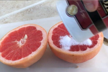 Πώς να αφαιρείς σαπούνια και άλατα από την ντουζιέρα με αλάτι και γκρέιπφρουτ