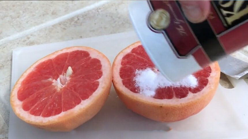 Πώς να αφαιρείς σαπούνια και άλατα από την ντουζιέρα με αλάτι και γκρέιπφρουτ