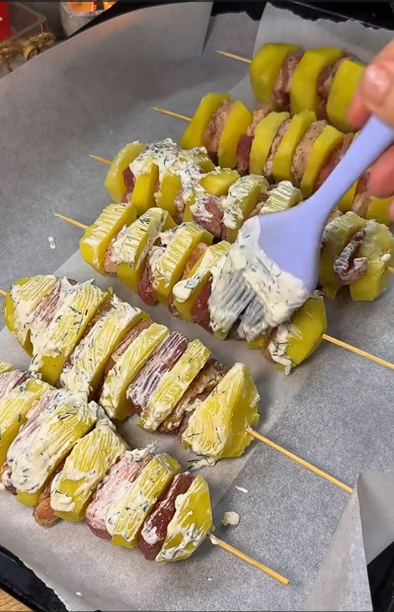 Κεμπάπ πατάτας με κρέας: Το Κυριακάτικο φαγητό που θα ξυπνήσει τους γευστικούς σας κάλυκες 7 Κεμπάπ πατάτας με κρέας: Το Κυριακάτικο φαγητό που θα ξυπνήσει τους γευστικούς σας κάλυκες