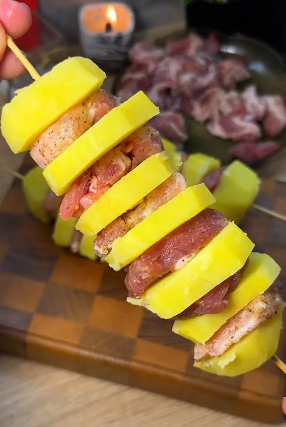 Κεμπάπ πατάτας με κρέας: Το Κυριακάτικο φαγητό που θα ξυπνήσει τους γευστικούς σας κάλυκες 3 Κεμπάπ πατάτας με κρέας: Το Κυριακάτικο φαγητό που θα ξυπνήσει τους γευστικούς σας κάλυκες