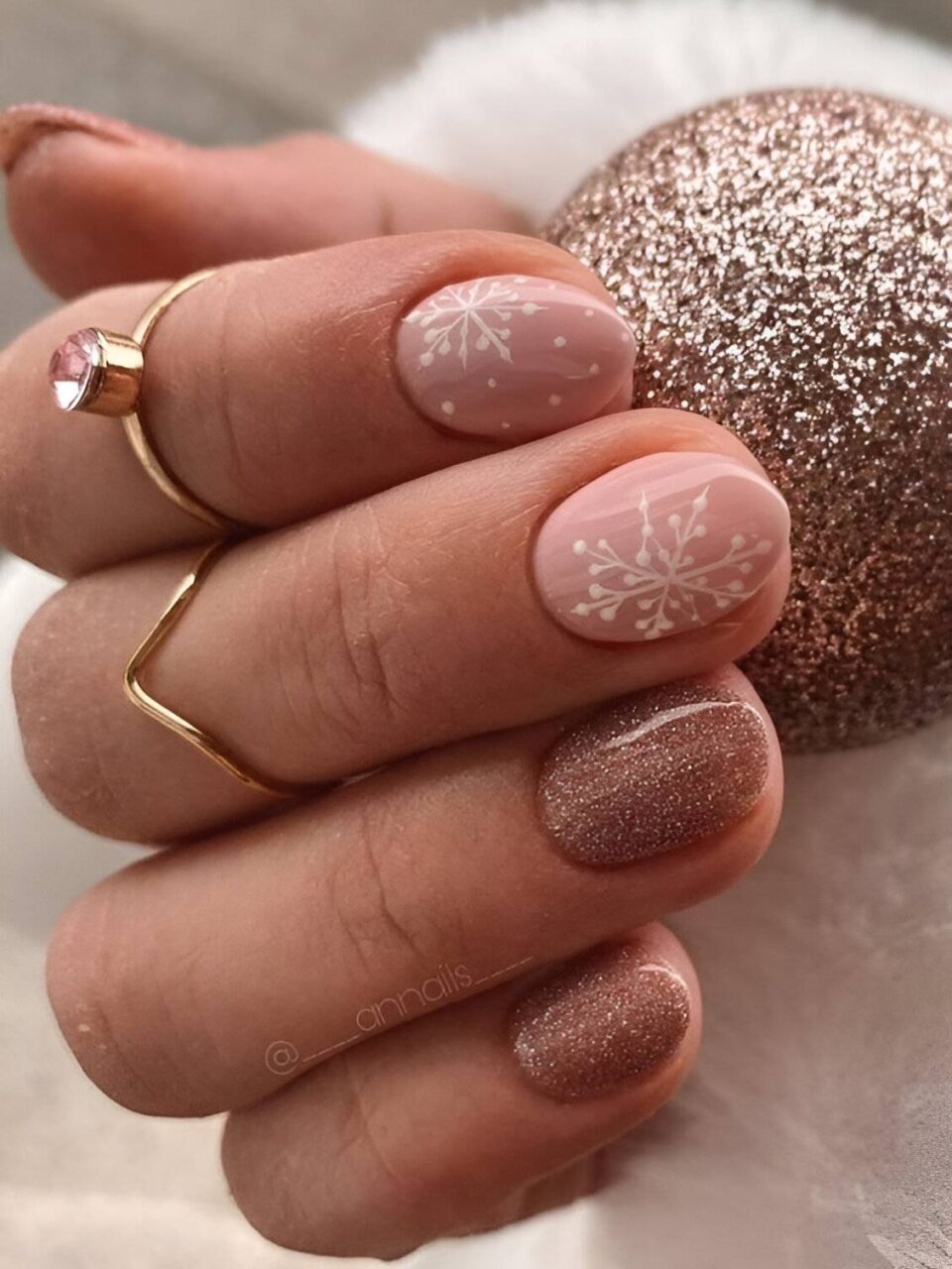 30 Κοντά Νύχια που Δείχνουν Κομψά και Περιποιημένα Χωρίς Να Είναι Υπερβολικά 21 30 Κοντά Νύχια που Δείχνουν Κομψά και Περιποιημένα Χωρίς Να Είναι Υπερβολικά