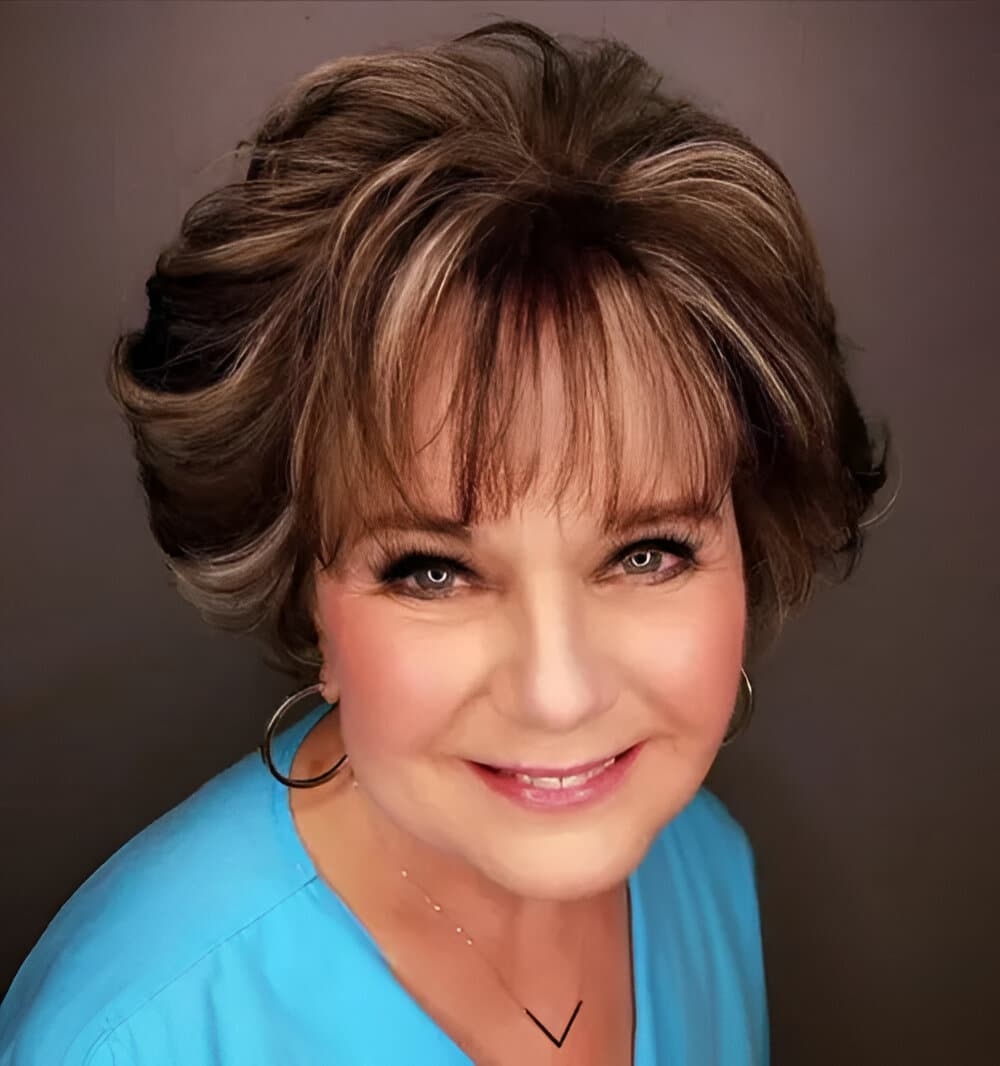 Τα 50 πιο κολακευτικά κουρέματα για γυναίκες άνω των 60 που αφαιρούν χρόνια 36 Τα 50 πιο κολακευτικά κουρέματα για γυναίκες άνω των 60 που αφαιρούν χρόνια