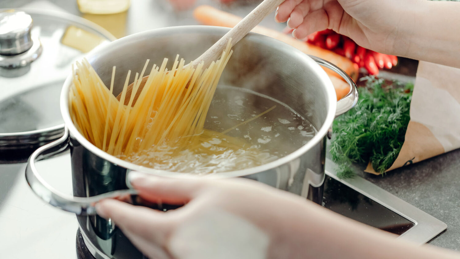 Πώς μαγειρεύονται σωστά τα ζυμαρικά: Τα λάθη και οι λύσεις