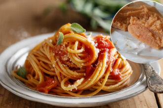 Νηστίσιμη μακαρονάδα με ταραμά: Η παλιά μοναστηριακή συνταγή που λίγοι ξέρουν