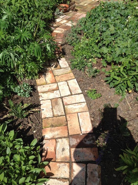 15 μονοπάτια για τον κήπο σας που θα φτιάξετε σε ένα Σαββατοκύριακο χωρίς να χαλάσετε χρήματα 15 15 μονοπάτια για τον κήπο σας που θα φτιάξετε σε ένα Σαββατοκύριακο χωρίς να χαλάσετε χρήματα