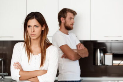 Κρατάτε κρυφά τα οικονομικά από το ταίρι σας; Γιατί μπορεί να είναι "επικίνδυνο"