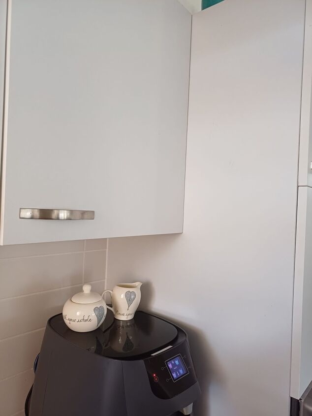 Πώς να «σφουγγαρίσεις» ντουλάπια κουζίνας και τοίχους σε λίγα λεπτά - Το κόλπο που γίνεται viral 2 Πώς να «σφουγγαρίσεις» ντουλάπια κουζίνας και τοίχους σε λίγα λεπτά - Το κόλπο που γίνεται viral