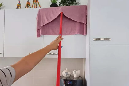 Πώς να «σφουγγαρίσεις» ντουλάπια κουζίνας και τοίχους σε λίγα λεπτά - Το κόλπο που γίνεται viral