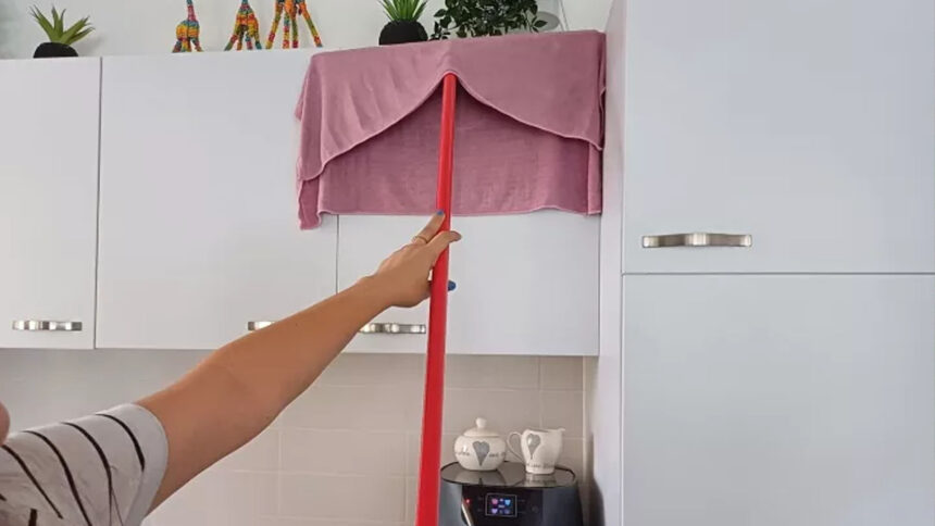 Πώς να «σφουγγαρίσεις» ντουλάπια κουζίνας και τοίχους σε λίγα λεπτά - Το κόλπο που γίνεται viral