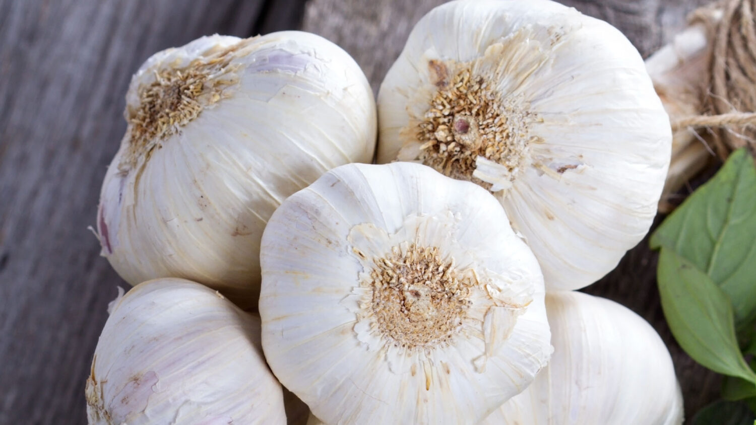 Τι γίνεται αν βάζεις στο σκόρδο σε φαγητό που ψήνεται: Πώς σκοτώνεις κατευθείαν τη γεύση