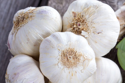 Τι γίνεται αν βάζεις στο σκόρδο σε φαγητό που ψήνεται: Πώς σκοτώνεις κατευθείαν τη γεύση