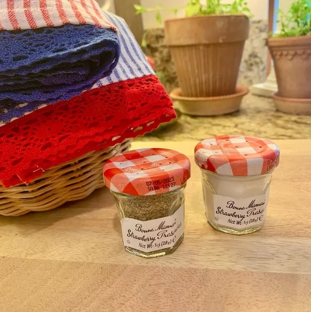 Μην πετάς τα μικρά βαζάκια Bonne Maman: 8 πανέξυπνες ιδέες για να τα ξαναχρησιμοποιήσεις στο σπίτι 2 Μην πετάς τα μικρά βαζάκια Bonne Maman: 8 πανέξυπνες ιδέες για να τα ξαναχρησιμοποιήσεις στο σπίτι