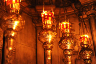 Πάσχα 2026: Πώς θα έρθει το Άγιο Φως στην Ελλάδα - Έρημη η Ιερουσαλήμ λόγω συγκρούσεων