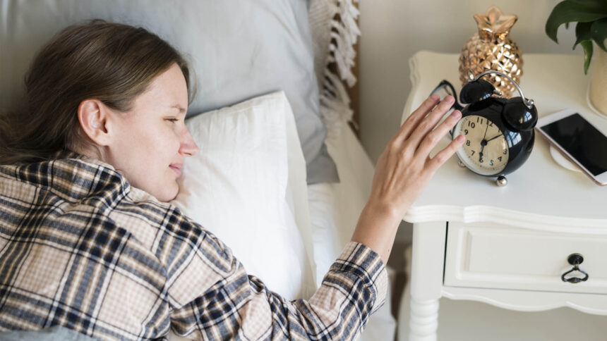 Αυτή την Κυριακή αλλάζει η ώρα: Θα κοιμηθούμε περισσότερο ή θα χάσουμε 1 ώρα από τον ύπνο μας