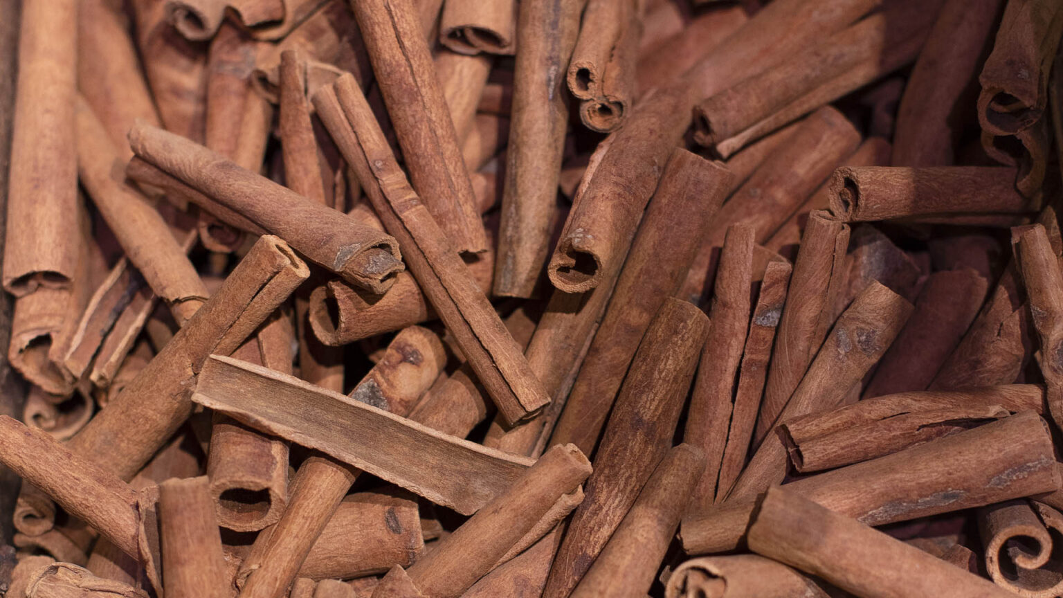 Από που "κρατάει η σκούφια" της κανέλας; Μια ιστορία που ελάχιστοι γνωρίζουν - Τελικά τρώμε αυθεντική κανέλα ή Κάσια