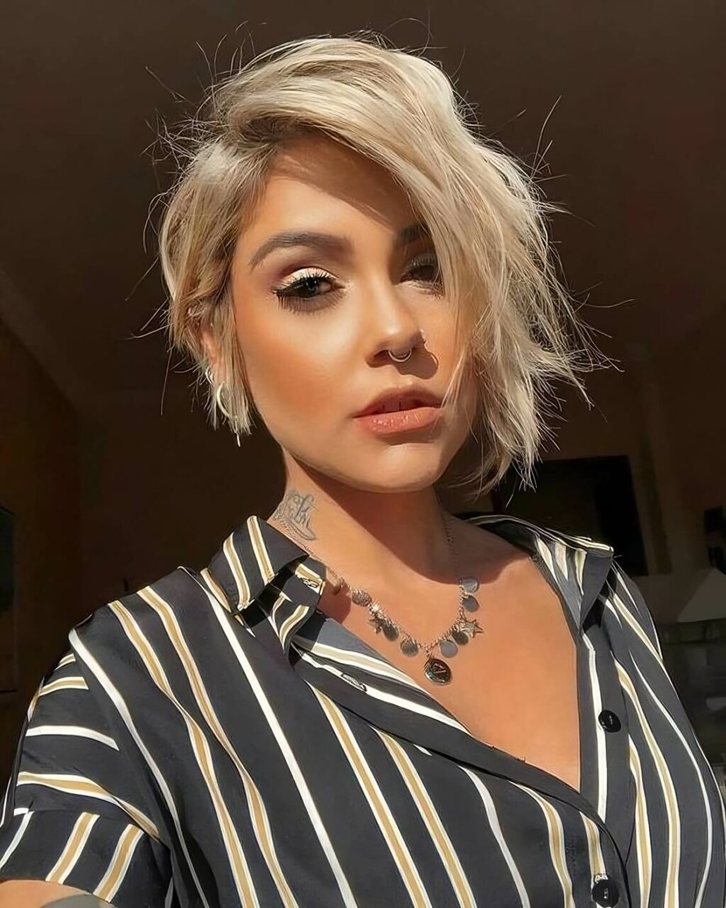 Ασύμμετρο καρέ: 22 κουρέματα για Άνοιξη και Καλοκαίρι - Τόσο εύκολο που Λούζεσαι και Φεύγεις 11 Ασύμμετρο καρέ: 22 κουρέματα για Άνοιξη και Καλοκαίρι - Τόσο εύκολο που Λούζεσαι και Φεύγεις