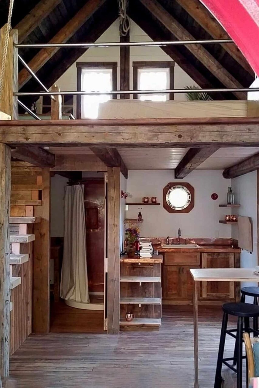 Μικρά σπίτια με πατάρι και σοφίτα: 100 ιδέες και design hacks για να κάνεις ένα μικρό σπίτι να φαίνεται μεγαλύτερο και άνετο 17 Μικρά σπίτια με πατάρι και σοφίτα: 100 ιδέες και design hacks για να κάνεις ένα μικρό σπίτι να φαίνεται μεγαλύτερο και άνετο