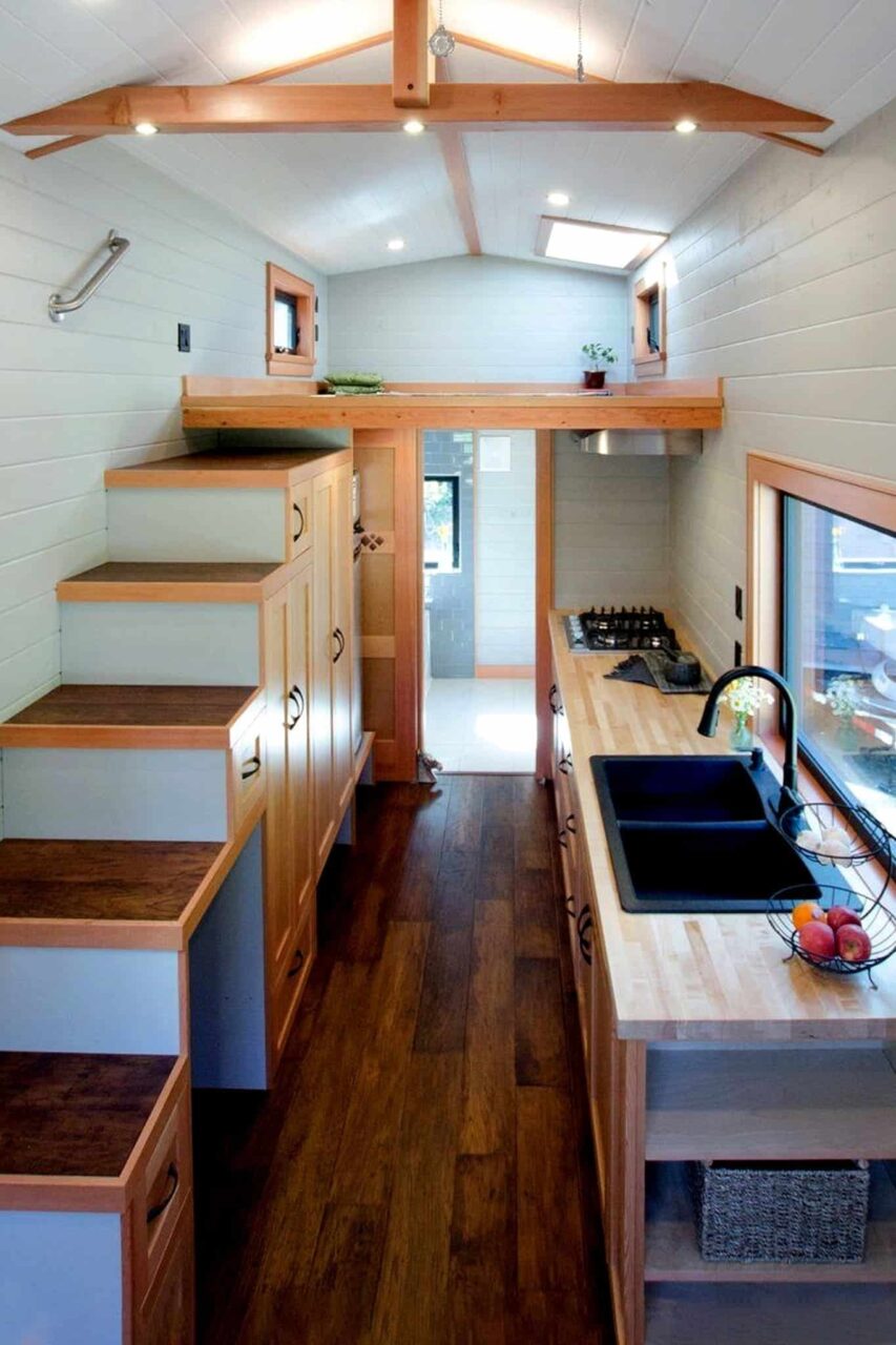 Μικρά σπίτια με πατάρι και σοφίτα: 100 ιδέες και design hacks για να κάνεις ένα μικρό σπίτι να φαίνεται μεγαλύτερο και άνετο 24 Μικρά σπίτια με πατάρι και σοφίτα: 100 ιδέες και design hacks για να κάνεις ένα μικρό σπίτι να φαίνεται μεγαλύτερο και άνετο